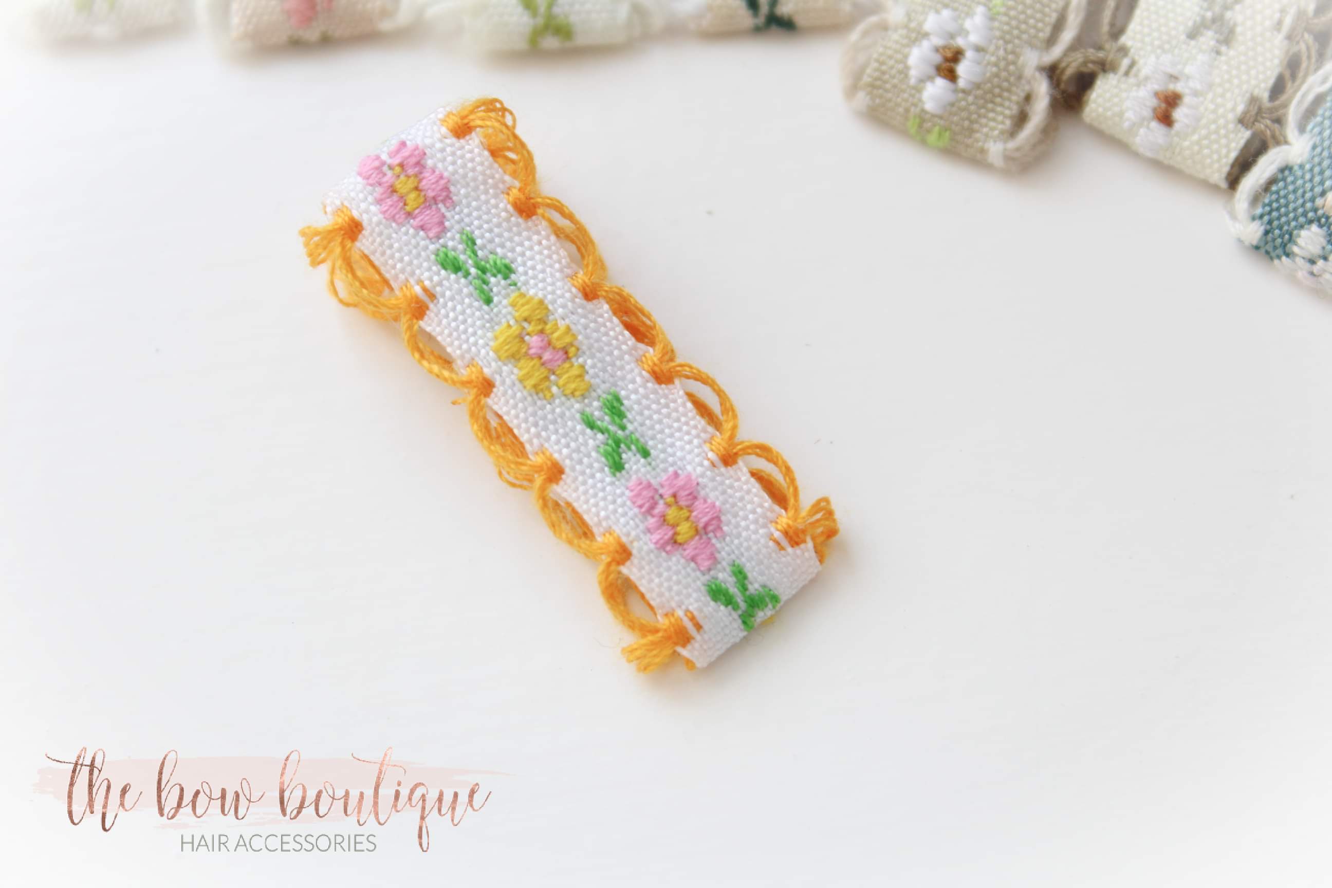 Embroidered floral lined clip | 9 colours I 2 Sizes