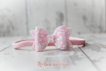 Load image into Gallery viewer, Mini deluxe glitter bows (25 Colours)