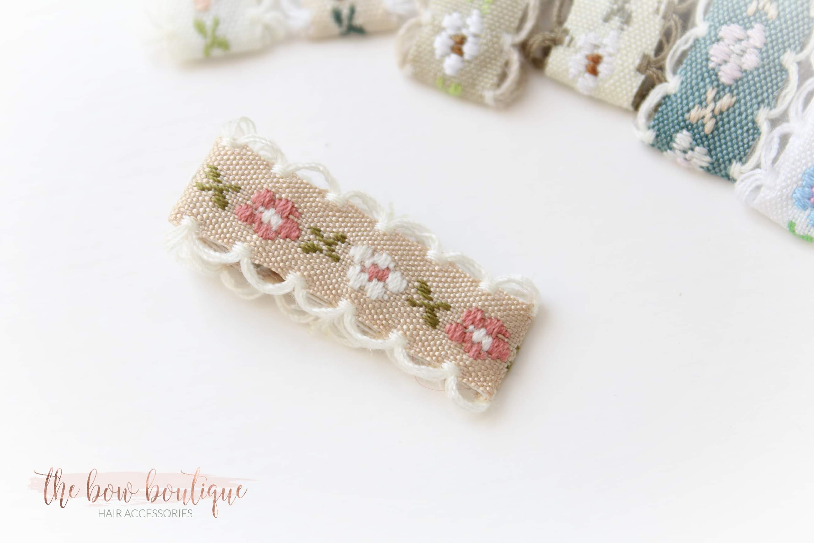 Embroidered floral lined clip | 9 colours I 2 Sizes