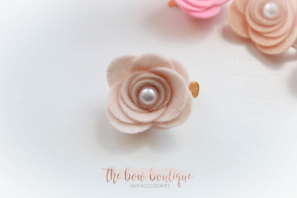 Large felt flower clips with pearl (26 Colours)