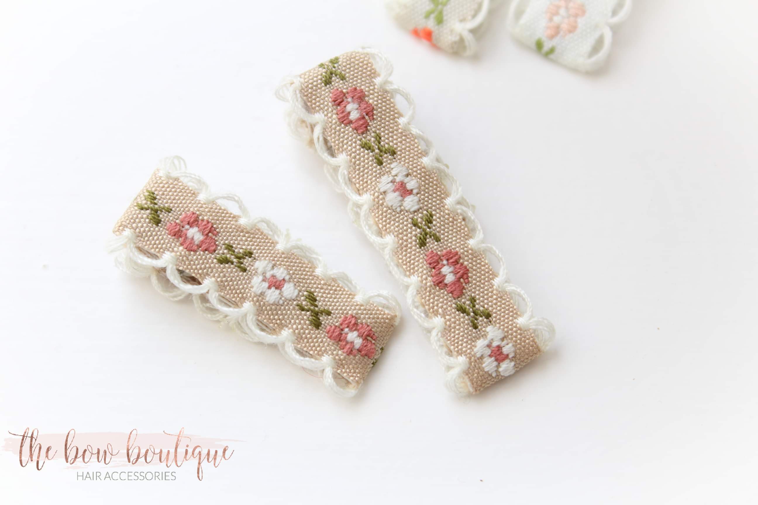 Embroidered floral lined clip | 9 colours I 2 Sizes