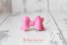 Load image into Gallery viewer, Petite deluxe felt bows (25 Colours)