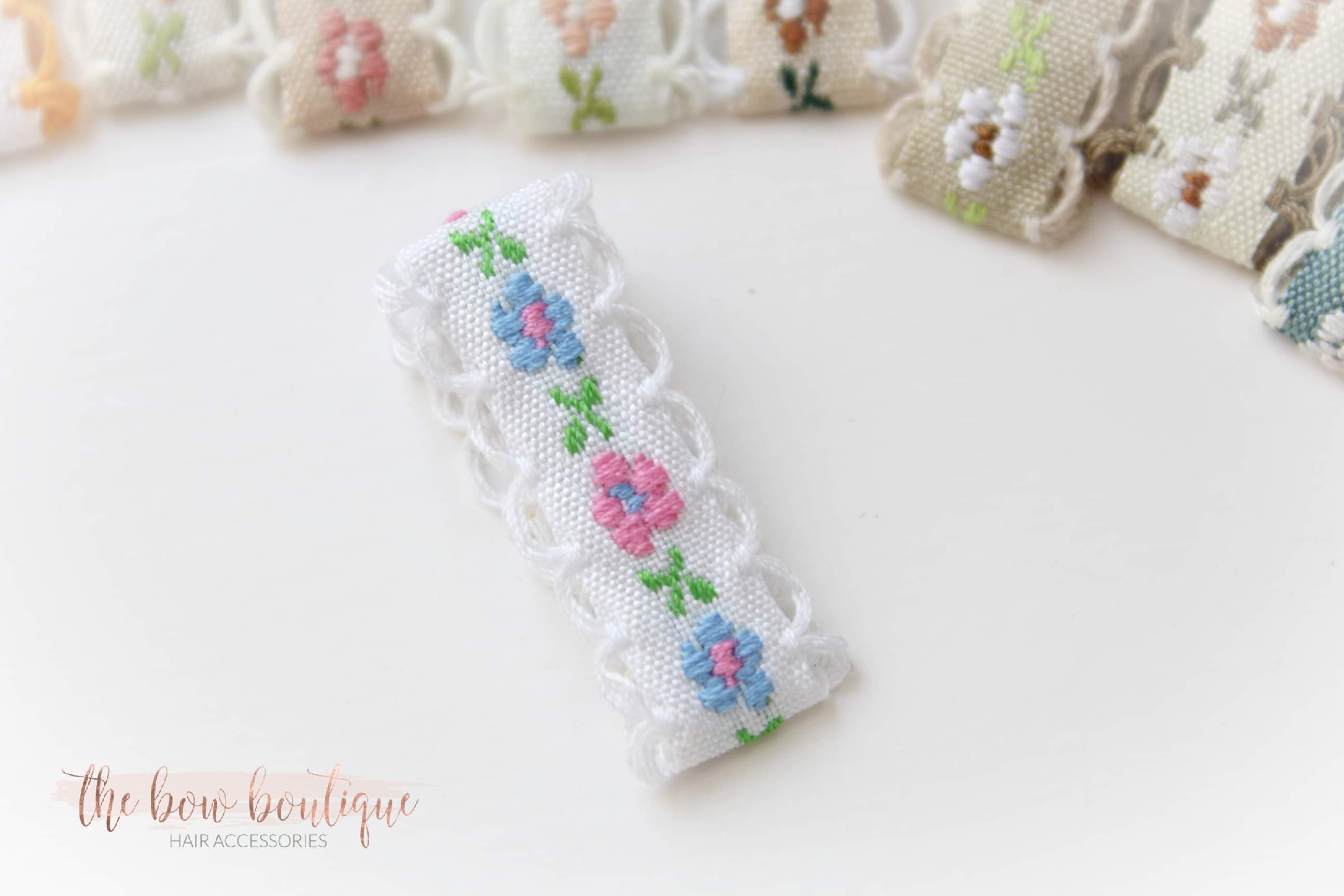 Embroidered floral lined clip | 9 colours I 2 Sizes